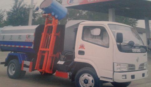掛桶<a href=http://www.jeexue.cn/ljc target=_blank class=infotextkey>垃圾車</a>裝卸垃圾桶圖片