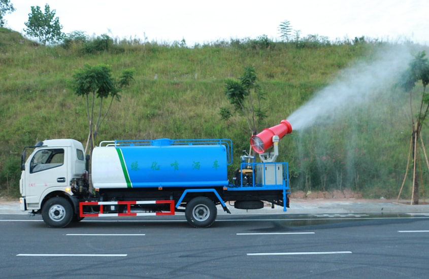 藍(lán)牌5方東風(fēng)多功能綠化灑水車(chē)（抑塵車(chē)）高炮功能演示